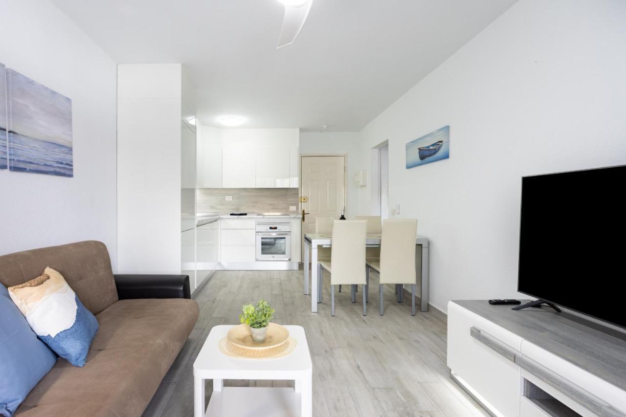 Castle Harbour Apartment Arona  Exterior photo
