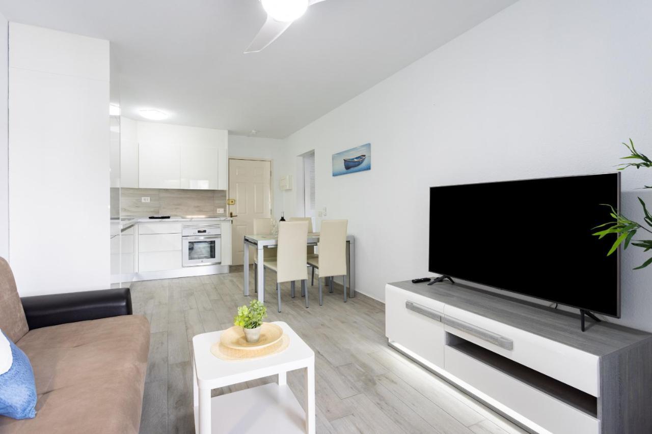 Castle Harbour Apartment Arona  Exterior photo