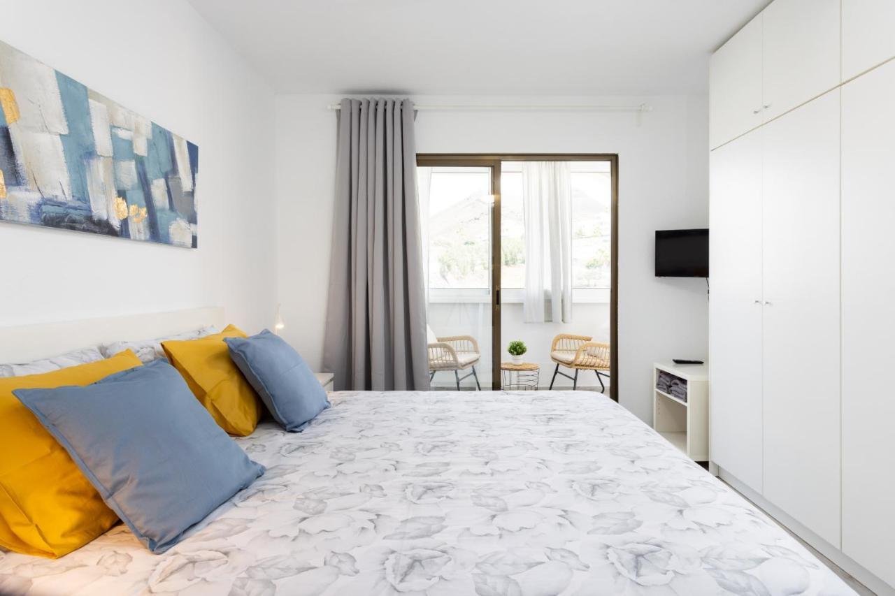Castle Harbour Apartment Arona  Exterior photo