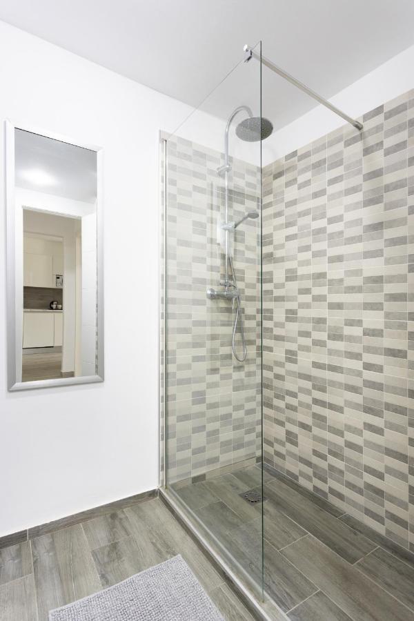 Castle Harbour Apartment Arona  Exterior photo
