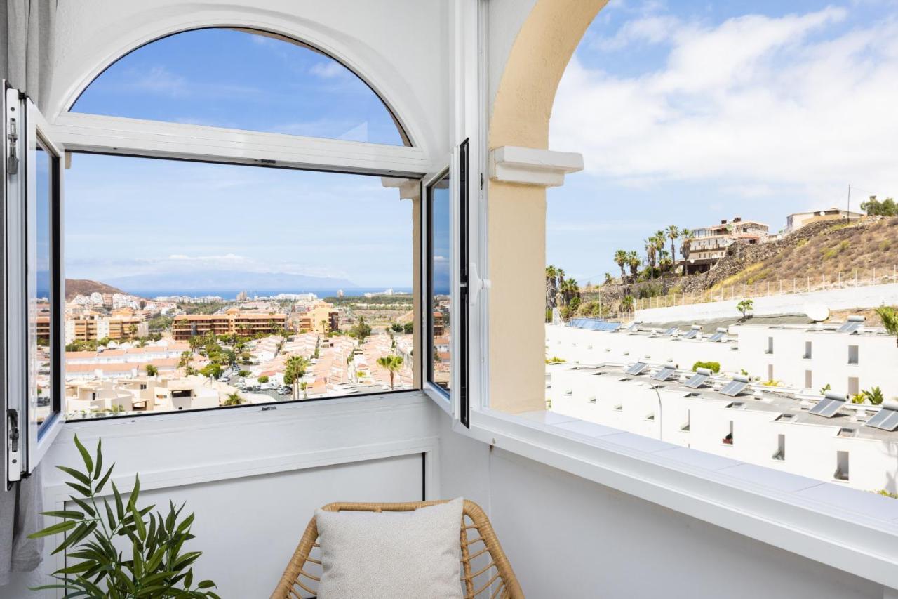 Castle Harbour Apartment Arona  Exterior photo