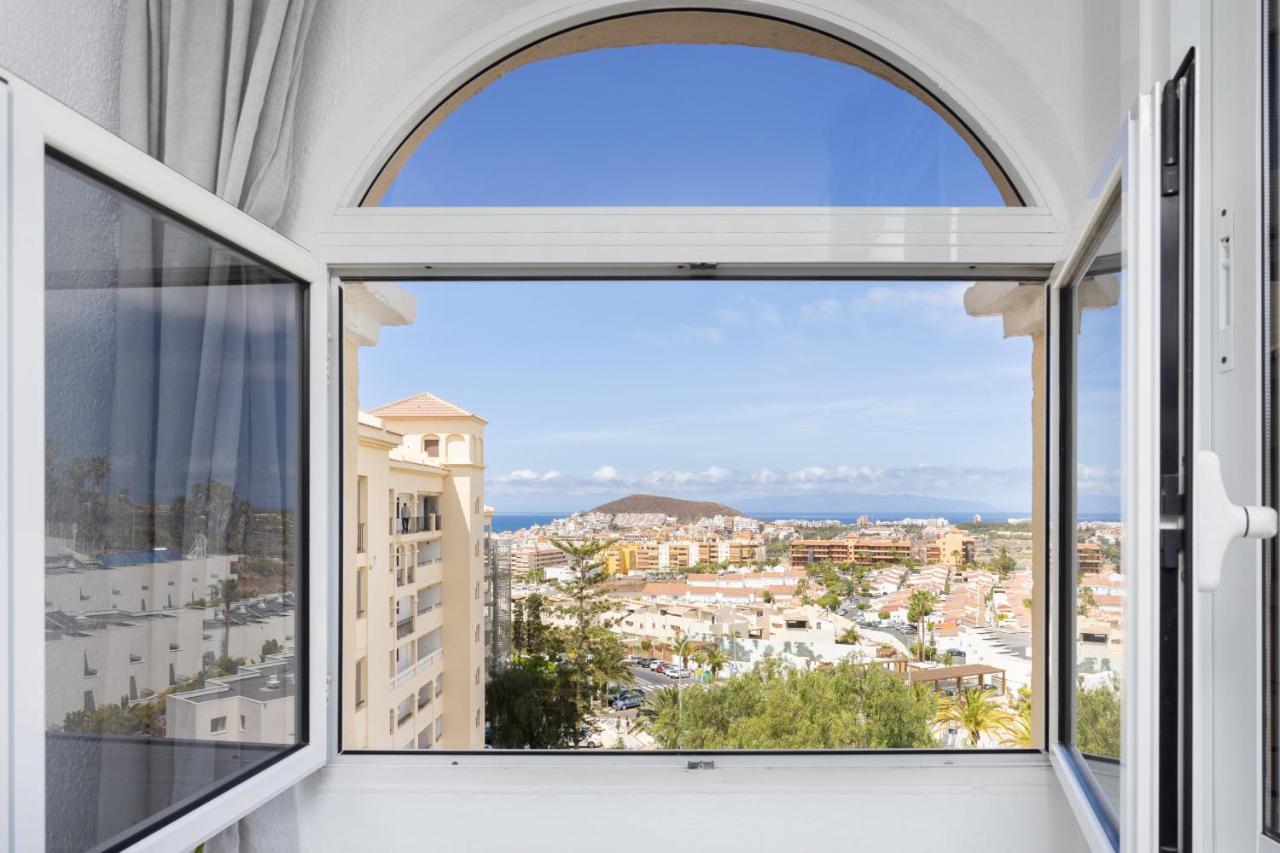 Castle Harbour Apartment Arona  Exterior photo
